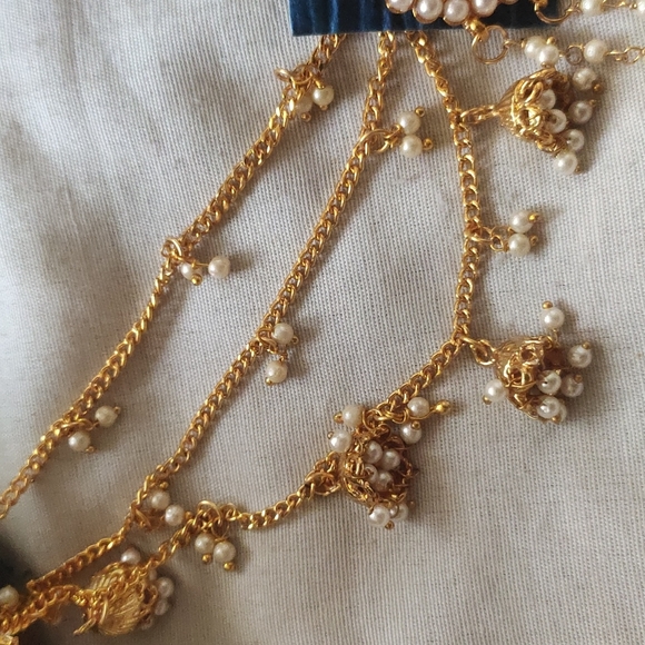 NWOT gold plated earings with hair chain - Picture 5 of 5